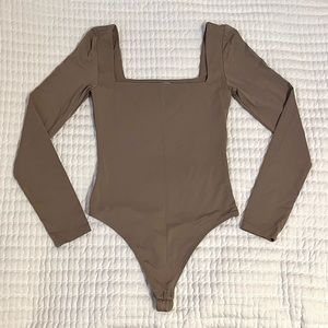 Aritzia Babaton Contour Squareneck Longsleeve Bodysuit